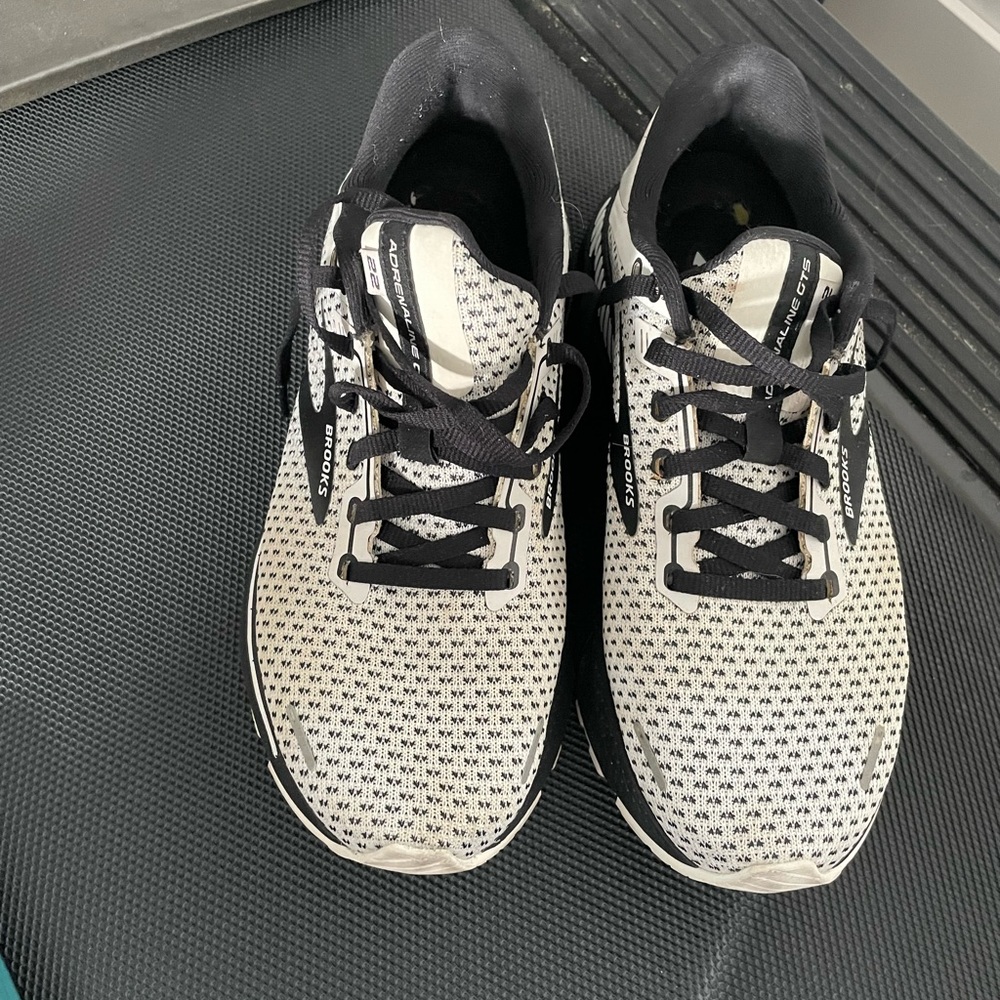 Brooks Adrenaline GTS 22 size 8 (slightly used)